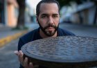 Nayib Bukele derriba estatuas comunistas en El Salvador y las convierte en tapas de alcantarilla