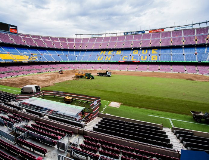 Comienza la instalación del césped en el renovado Spotify Camp Nou
