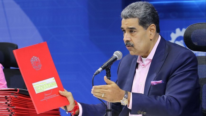 Maduro acusa os EUA e María Corina Machado de orquestrar suposta fraude eleitoral no Equador.