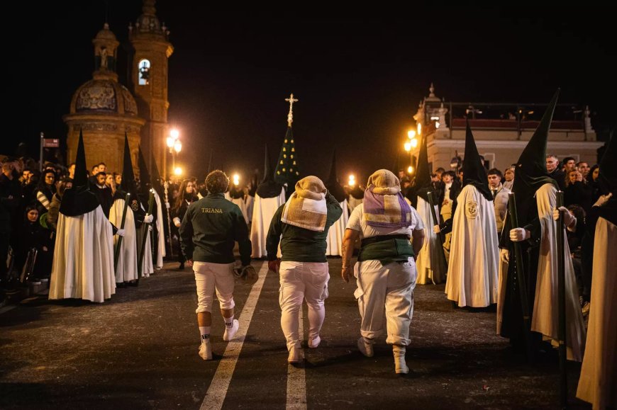Photos of the Esperanza de Triana Brotherhood at Holy Week 2025 in Seville