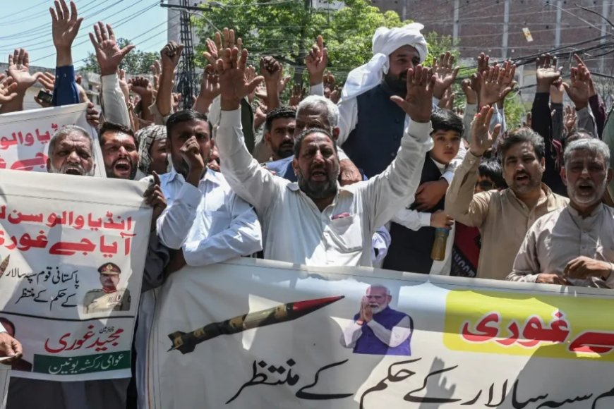 Tensions in Kashmir: Indian and Pakistani forces exchange fire along the Line of Control