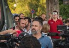 Santiago Abascal lidera manifestación frente a La Moncloa contra el PSOE: “¡Santiago y cierra España!”