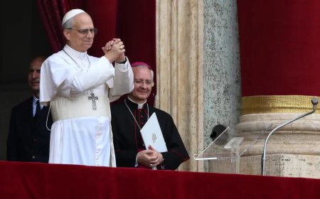 Pope Leo XIV's First Sunday: Mass at the Vatican, prayer before thousands, and opening of the papal apartment