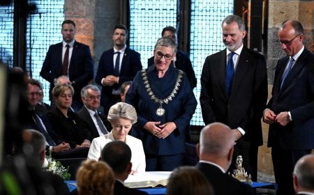 King Felipe VI urges strengthening Europe's "hard power" in defense during the Charlemagne Prize award to Von der Leyen