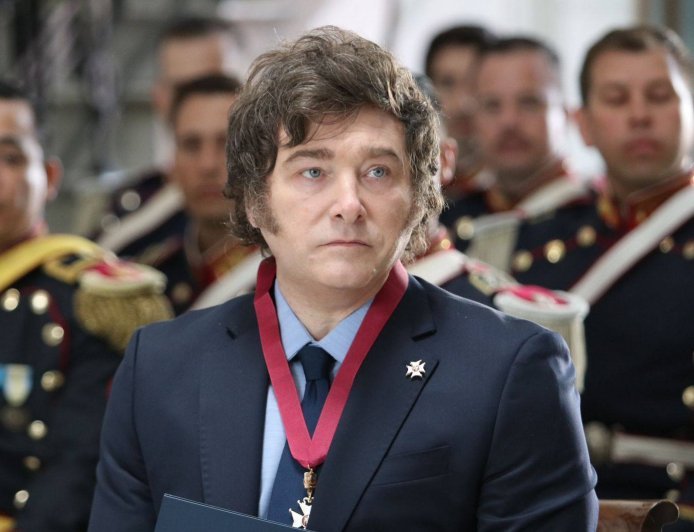 Javier Milei recibe la prestigiosa Orden Militar de los Caballeros Granaderos de los Andes