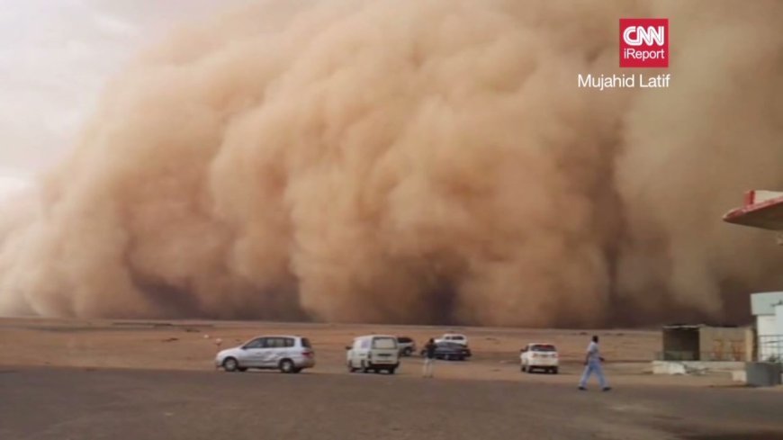 Sandstorm shocks residents of Ar Rass, Saudi Arabia