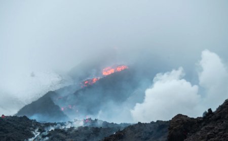 Etna eruption forces tourists to evacuate the mountain amid intense volcanic activity