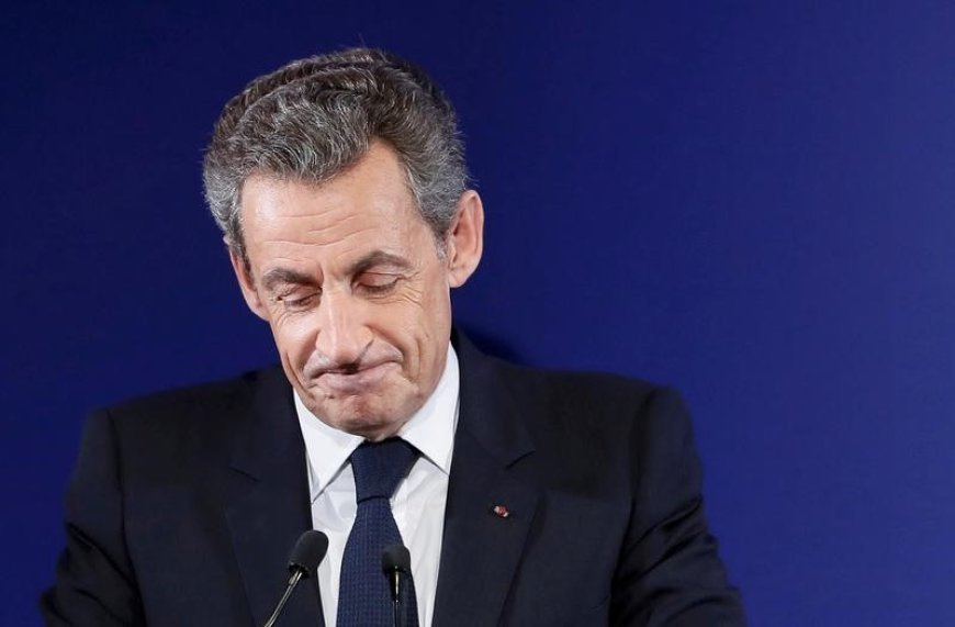 Ex-presidente francês Nicolas Sarkozy se entrega para cumprir pena de prisão