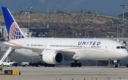 Pilotos da United enfrentam “chuva de vidro” após possível colisão com balão meteorológico nos EUA