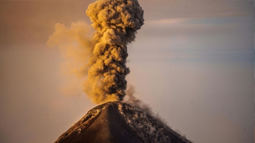 Após 12 mil anos adormecido, vulcão desperta e lança cinzas a milhares de quilômetros, causando alerta global