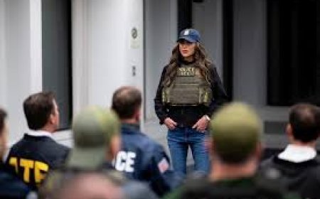 Cresce pressão bipartidária  nos EUA e isola Kristi Noem conhecida como a baby do Ice a após crise no comando da imigração