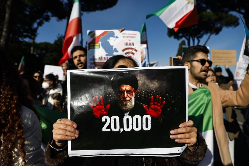 Imágenes muestran a fuerzas de seguridad iraníes abriendo fuego contra manifestantes en Teherán