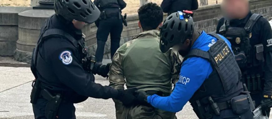 18-Year-Old Arrested After Running Toward US Capitol with Loaded Shotgun