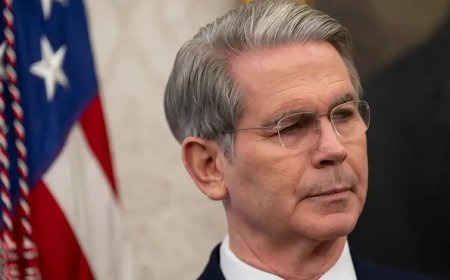 US Treasury Secretary accuses Sánchez government of putting American lives at risk and defends possible trade embargoes against Spain