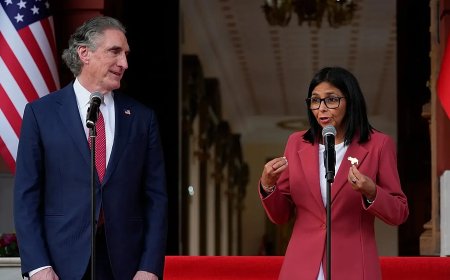 EUA e Venezuela anunciam restabelecimento de relações diplomáticas após ruptura em 2019; acordo surge após visita histórica do secretário de Estado a Caracas