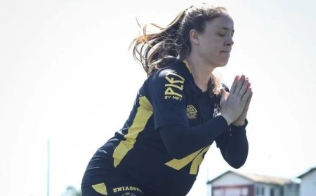 No Dia da Mulher, estrela do Santos lamenta fim das "equipes femininas" que na verdade apoiava mais "trans" que mulheres de verdade.