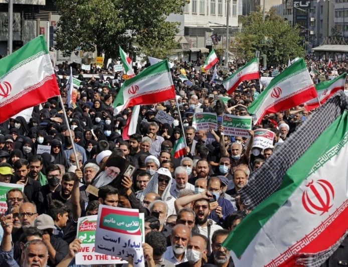 Manifestaciones a favor del cambio en Irán y la diáspora: Banderas del León y el Sol y apoyo a EE. UU. e Israel en las calles