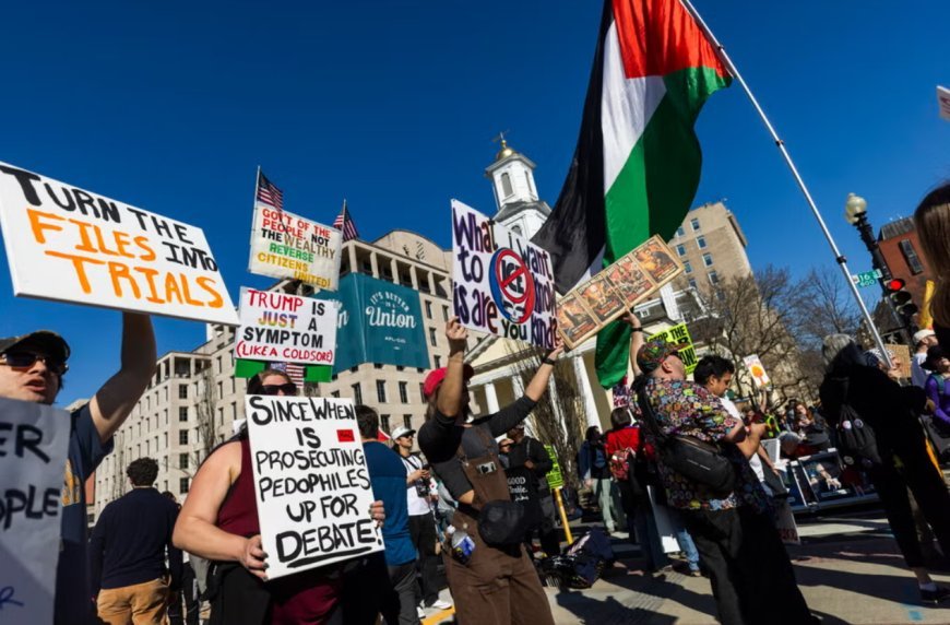 Protesters arrive at the White House to protest against US and Israeli bombings in Iran