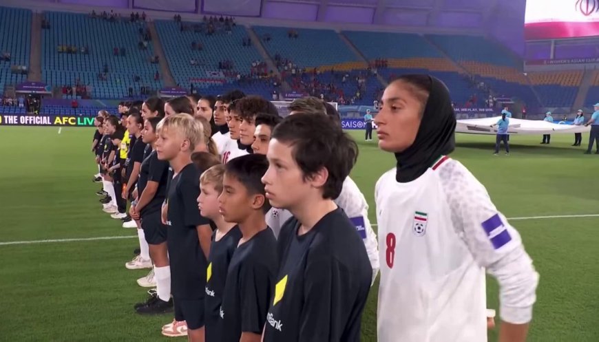Seleção Feminina do Irã se recusa a cantar hino do regime islâmico em protesto silencioso na Copa da Ásia; ato ganha repercussão global em meio à guerra