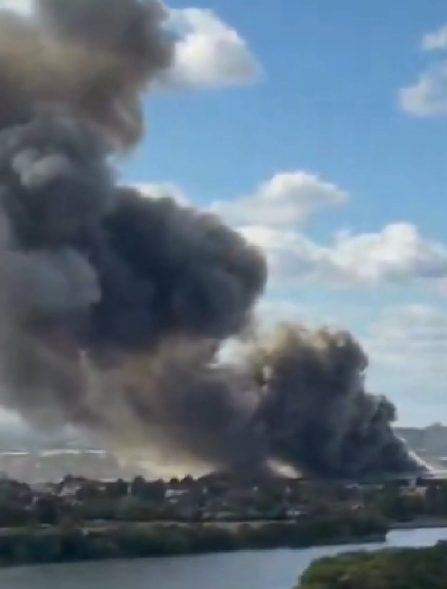 A gigantic plume of black smoke visible in North London