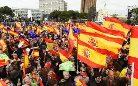 Miles de personas marchan en Zaragoza y decenas de miles salen a las calles en toda España en apoyo a Ceuta.