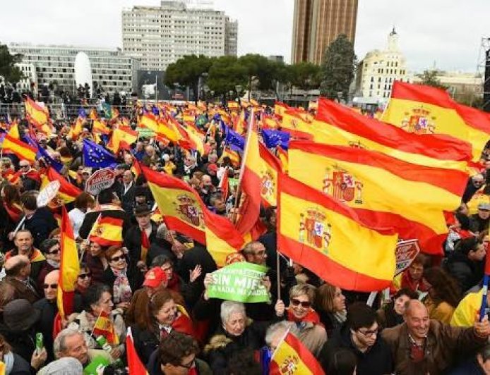 Thousands march in Zaragoza and tens of thousands take to the streets across Spain in support of Ceuta