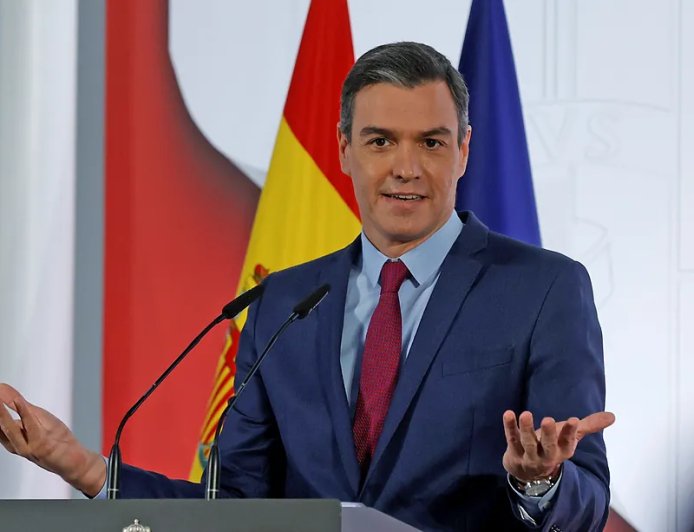 Sánchez’s government approves two decrees extending rental contracts, halting evictions until 2030, and restricting home purchases by investment funds.