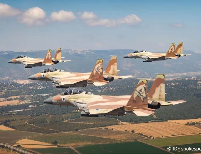 Israel scrambles fighter jets over suspected hijacking of Flydubai Dubai–Tel Aviv flight; plane disappears from radar and lands in Tabuk