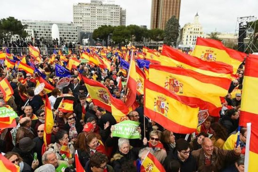 Thousands march in Zaragoza and tens of thousands take to the streets across Spain in support of Ceuta